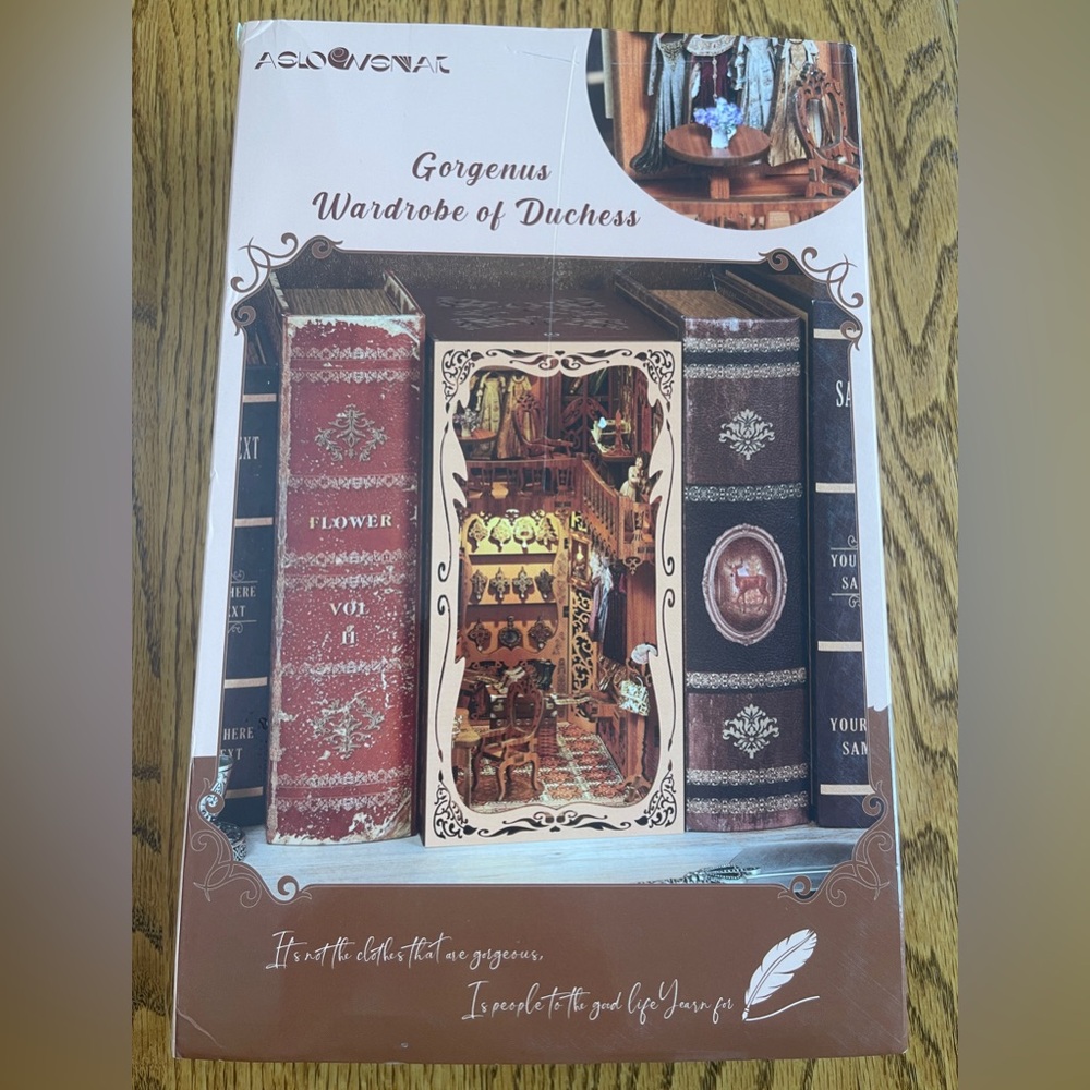 NEW DIY Wooden Book Nook Kit Gorgeous Wardrobe Of Duchess LED Light 14 Yrs +